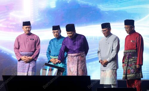 DATUK SERI HAJIJI NOOR