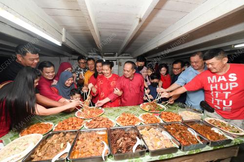TAHUN BAHARU CINA