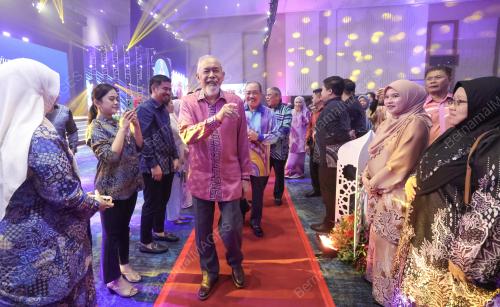 YANG DIPERTUA NEGERI SABAH TUN JUHAR MAHIRUDDIN