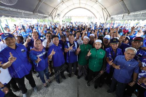DATUK SERI BUNG MOKTAR RADIN