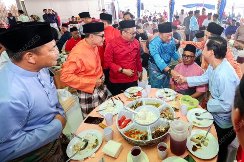 DATUK SERI BUNG MOKTAR RADIN