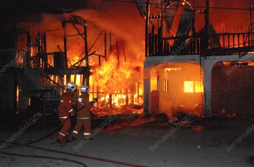 RUMAH SETINGGAN TERBAKAR