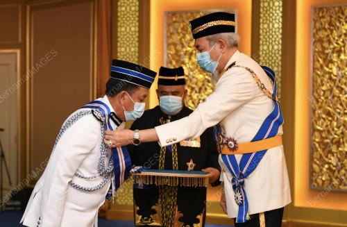 YANG DIPERTUA NEGERI SABAH TUN JUHAR MAHIRUDDIN
