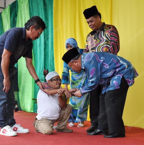 TUN AHMADSHAH ABDULLAH