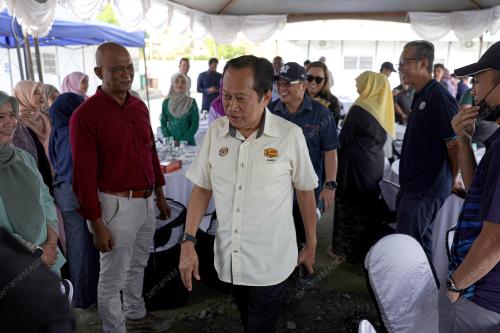 DATUK SERI DR AHMAD MASLAN