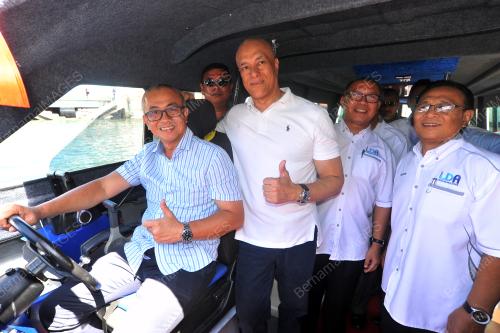 DATUK ROZMAN ISLI