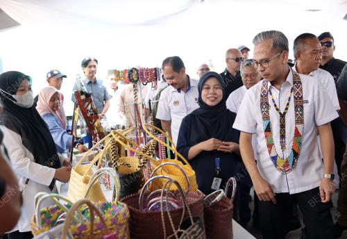 DATUK FAHMI FADZIL