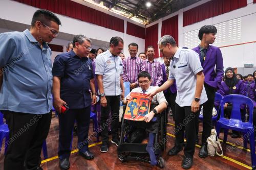 DATUK FAHMI FADZIL