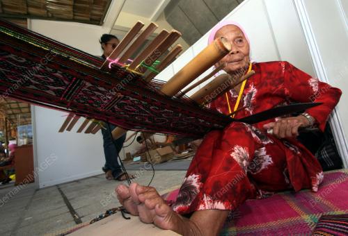 KAIN TENUNAN MURUT