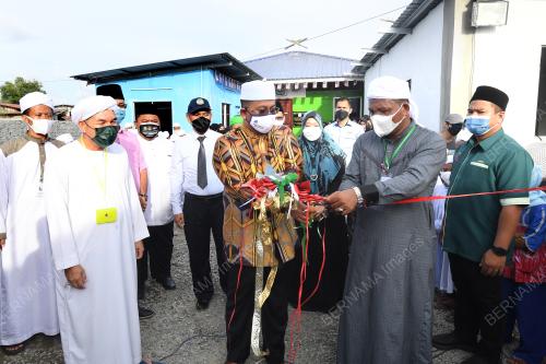 DATUK AHMAD MARZUK SHAARY