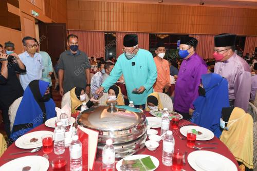 DATUK SERI MAHDZIR KHALID