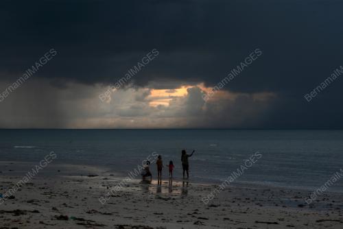TINJAUAN CUACA MONSUN BARAT DAYA