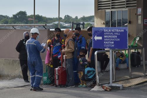 TERMINAL FERI SESAK MUSIM CUTI