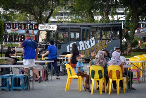 ISLAND BARBER BUS LABUAN