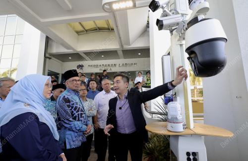 DATUK SERI ANWAR IBRAHIM LAWAT LABUAN