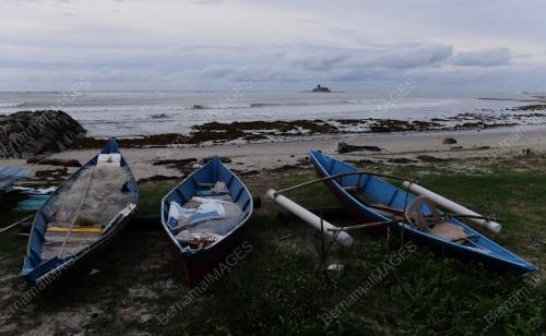 AMARAN ANGIN KENCANG LAUT BERGELORA