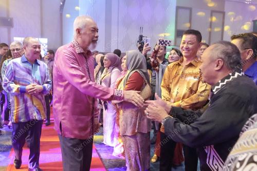 YANG DIPERTUA NEGERI SABAH TUN JUHAR MAHIRUDDIN