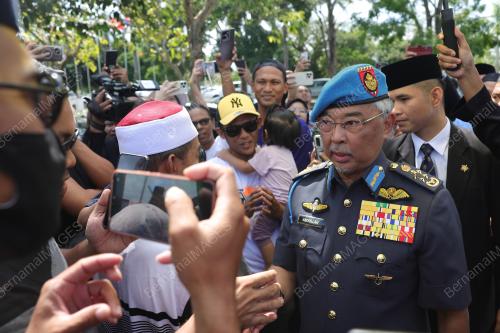 AL-SULTAN ABDULLAH RI'AYATUDDIN AL-MUSTAFA BILLAH SHAH