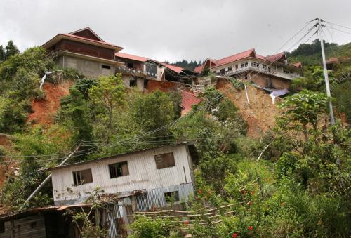 GELINCIRAN TANAH DI KUNDASANG