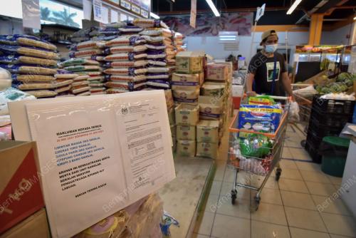 PASARAYA DAN KEDAI MENJELANG LOCKDOWN