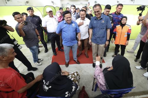 DATUK SERI DR DZULKEFLY AHMAD