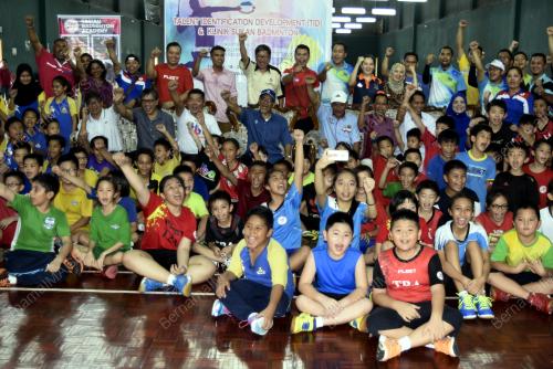 SB08_19112016_BADMINTON