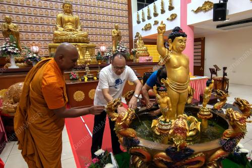 PERSIAPAN HARI WESAK