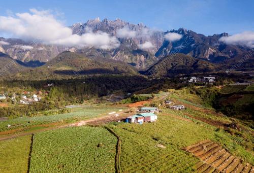 PANORAMA GUNUNG KINABALU