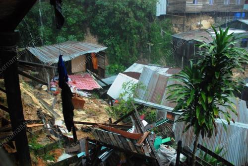 SB08_29012011_TANAH_RUNTUH