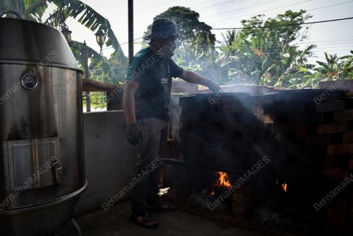 PENIAGA AYAM BERASAP 'SMOKY CHICKEN'