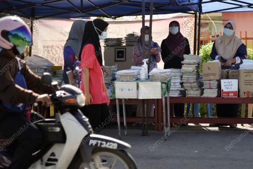 SERAHAN BUKU TEKS SECARA PANDU LALU