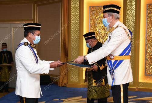 YANG DIPERTUA NEGERI SABAH TUN JUHAR MAHIRUDDIN