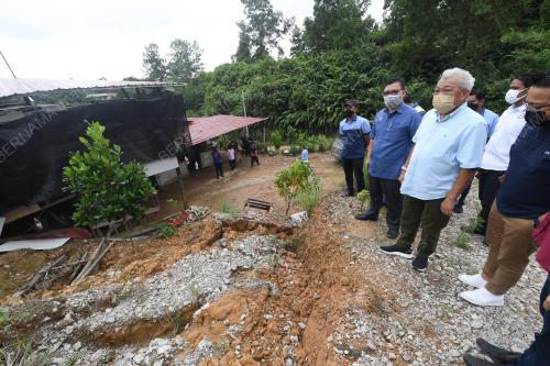 DATUK SERI BUNG MOKTAR RADIN