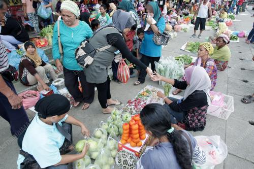 SB09_06032013_PASAR_TENANG