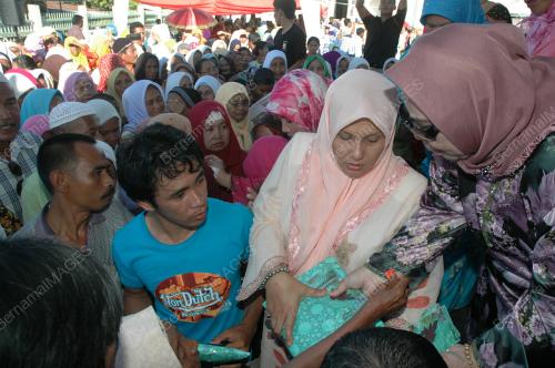 BANTUAN BAKTI DAN YAYASAN SEMPORNA