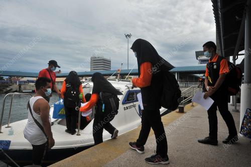 PELAJAR PULANG KE MENUMBOK - PENGANGKUTAN LAUT