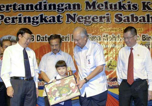SB09_17062012_MELUKIS