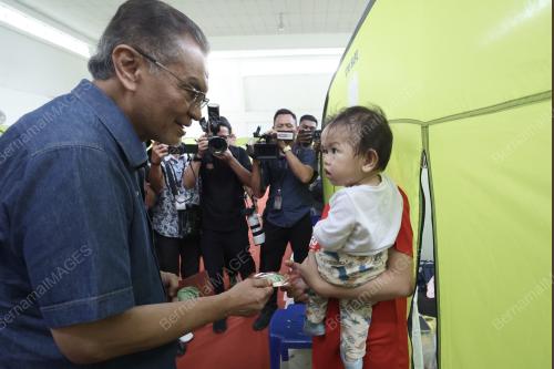 DATUK SERI DR DZULKEFLY AHMAD