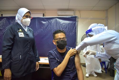DOS PENGGALAK VAKSIN COVID-19