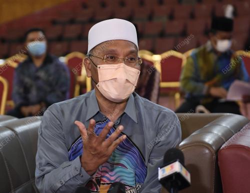 SENATOR IDRIS AHMAD