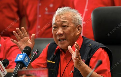 DATUK SERI BUNG MOKTAR RADIN