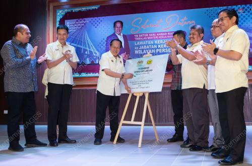 DATUK SERI AHMAD MASLAN