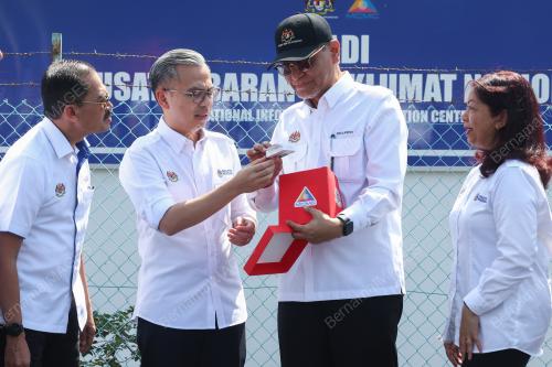 DATUK FAHMI FADZIL