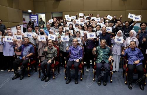 DATUK FAHMI FADZIL