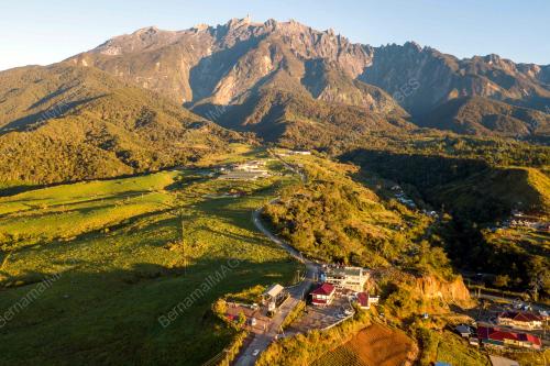 PANORAMA GUNUNG KINABALU