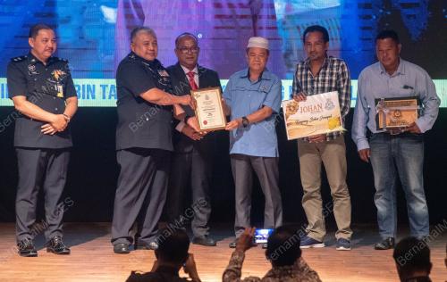 DATUK IDRIS ABDULLAH