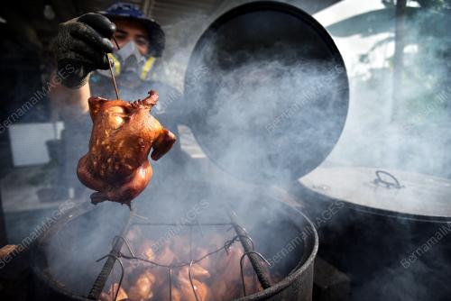 PENIAGA AYAM BERASAP 'SMOKY CHICKEN'