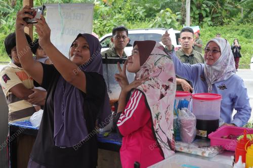 TUNKU AZIZAH AMINAH MAIMUNAH ISKANDARIAH