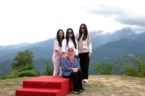 TUNKU AZIZAH AMINAH MAIMUNAH ISKANDARIAH
