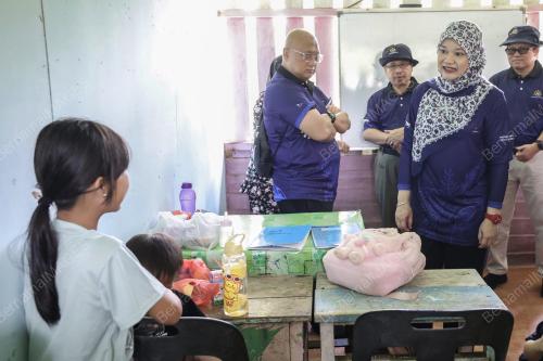 FADHLINA SIDEK
